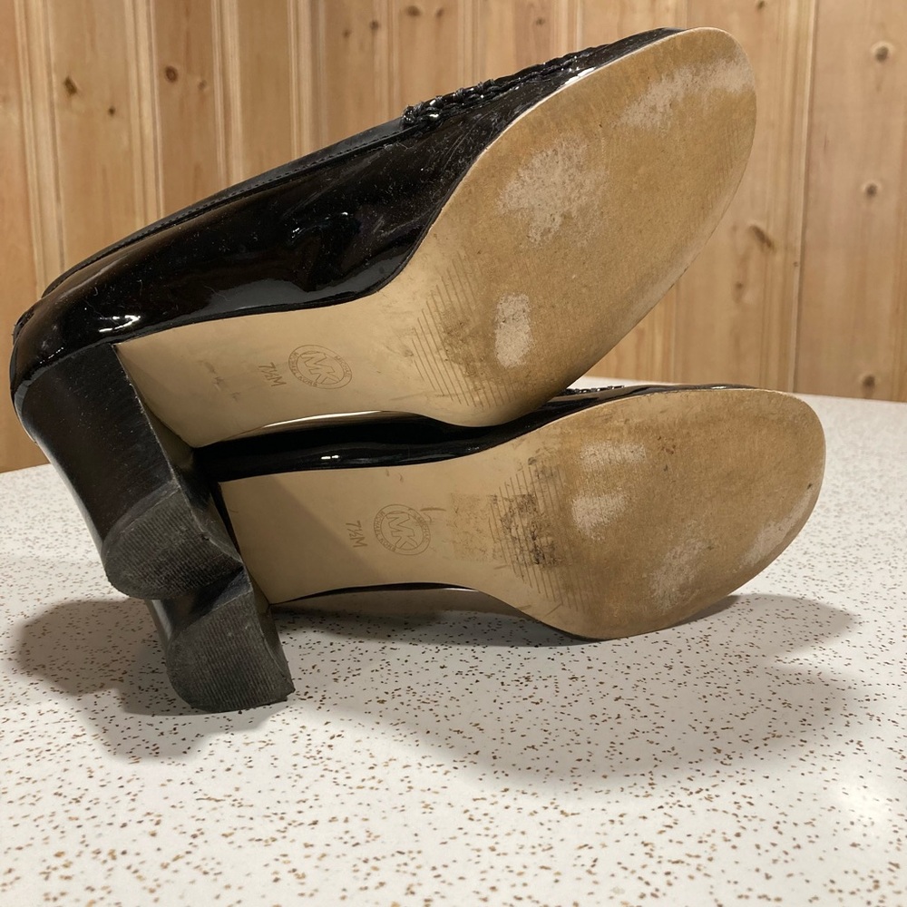 Black Heels with Patent Leather Finish and Block Heel - Picture 4 of 5